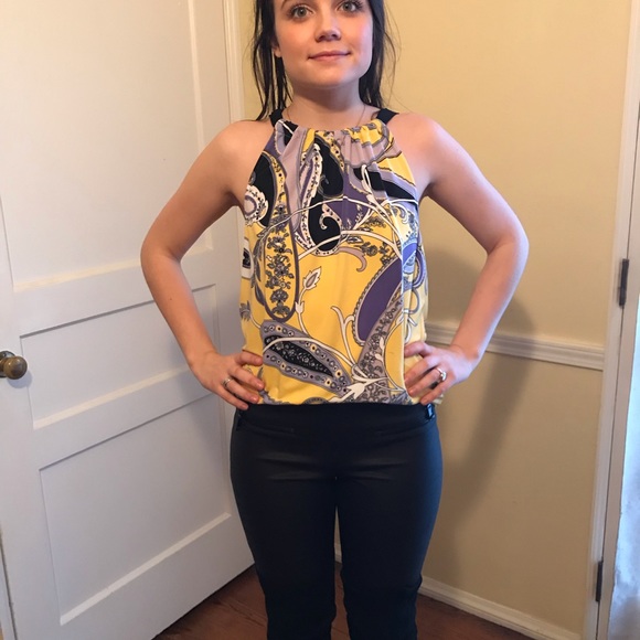 Tahari Tops - Cleaeance❤️Tahari Small Sleeveless Top